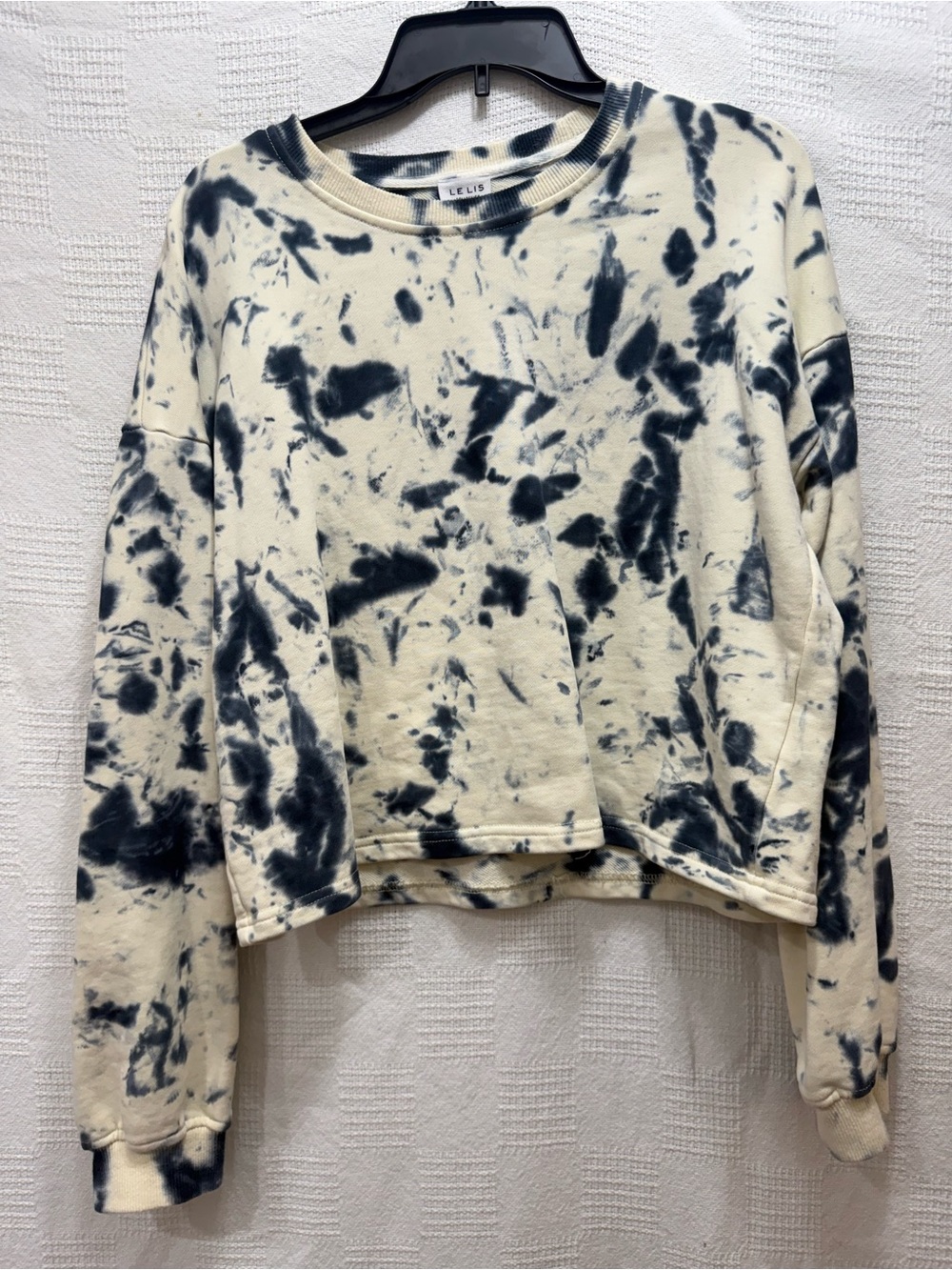 Le Lis Black & Cream Tie-Dye Cropped Crewneck Sweatshirt